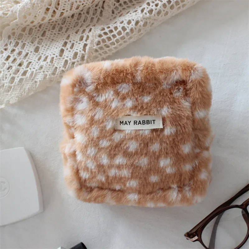 nouvelle pochette à monnaie en peluche à motif cerf grande capacité trousse de maquillage organisateur de voyage étui à rouge à lèvres trousse à crayons pochette pour serviettes hygiéniques 2026