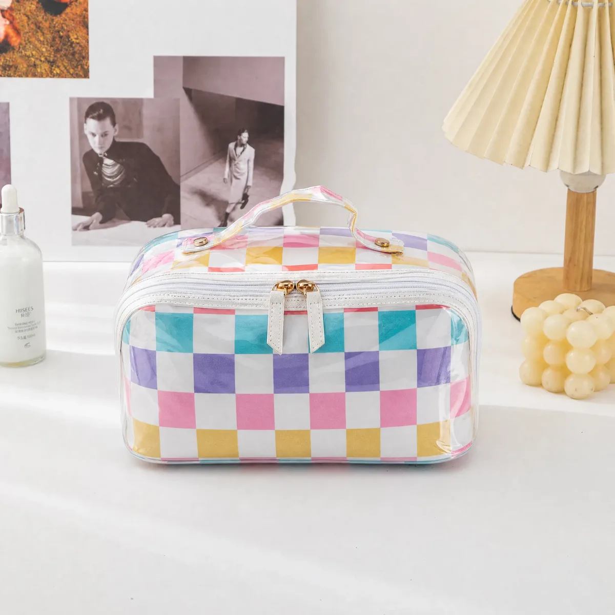 sac de voyage léger à grande capacité en pvc rayé pour cosmétiques, haute valeur esthétique, matériau intérieur oxford imperméable, triangulaire