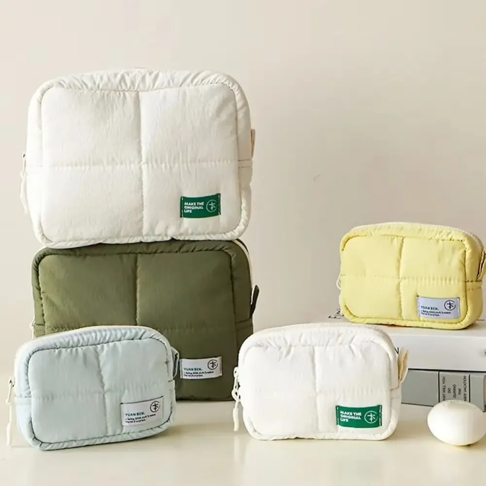Trousse de maquillage matelassée esthétique, pochette carrée bouffante pour cosmétiques, grande capacité, sac de rangement de soins de la peau de couleur unie pour femmes