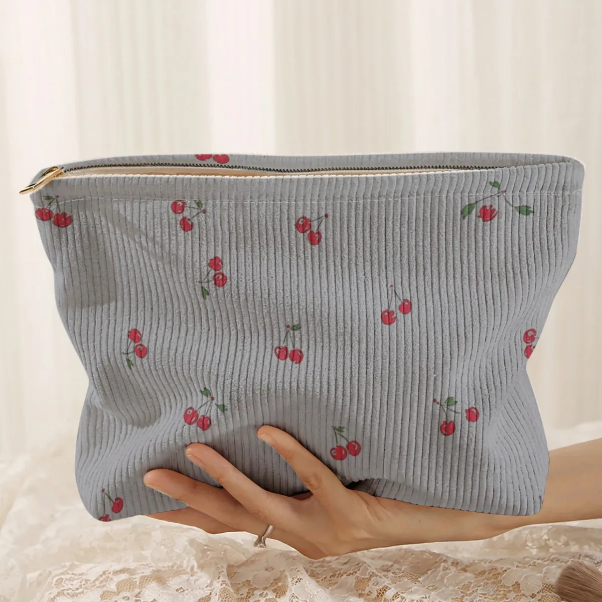 trousse de maquillage en velours côtelé imprimé cerises, boîte de rangement légère à fermeture éclair, sac multifonctionnel avec doublure