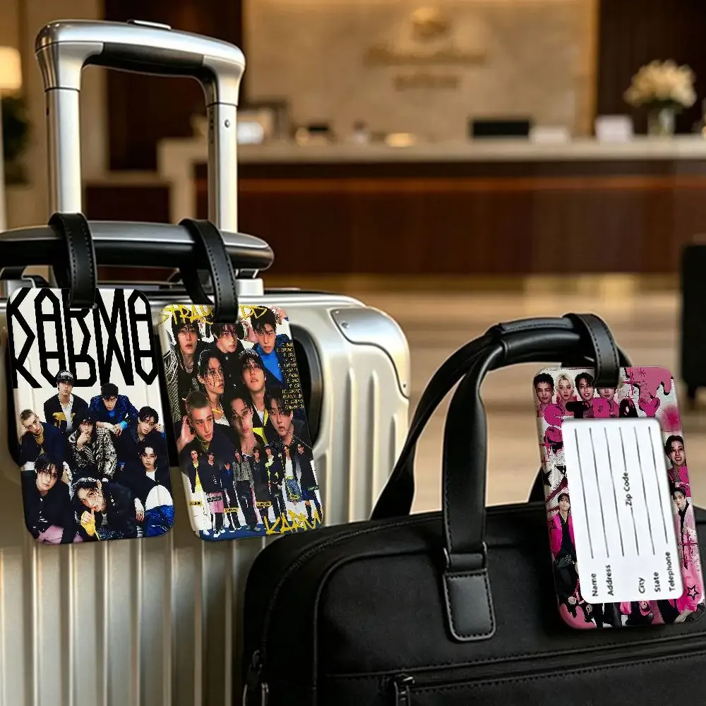 étiquette de bagage en pvc populaire kpop s-stray k-kids avec carte d'information, étiquette anti-perte pour valise, sac à dos, accessoire de voyage