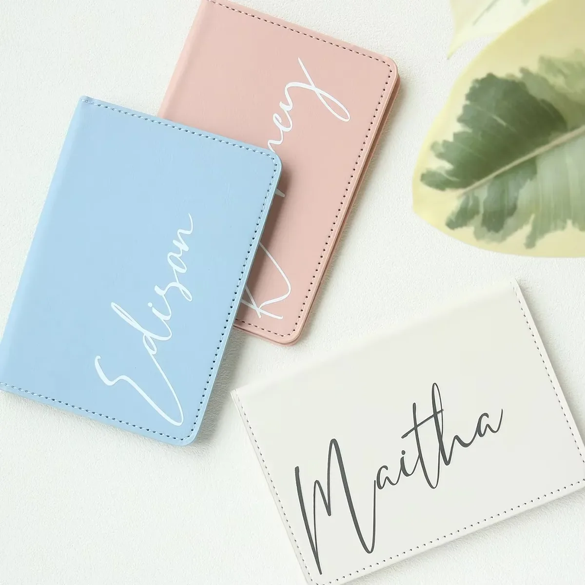 housse de passeport en cuir personnalisée avec nom, porte-documents et cartes chic avec monogramme personnalisé, accessoire de voyage unique, cadeaux de noël
