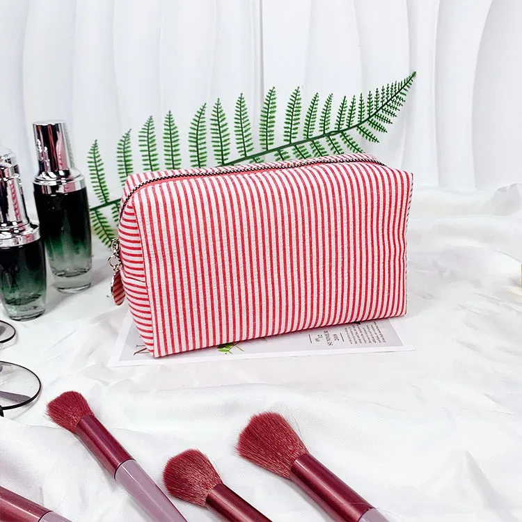 trousse de toilette brodée sur mesure, pochette cosmétique personnalisée en seersucker rayé, organiseur de voyage couleur bonbon, cadeaux pour demoiselles d'honneur