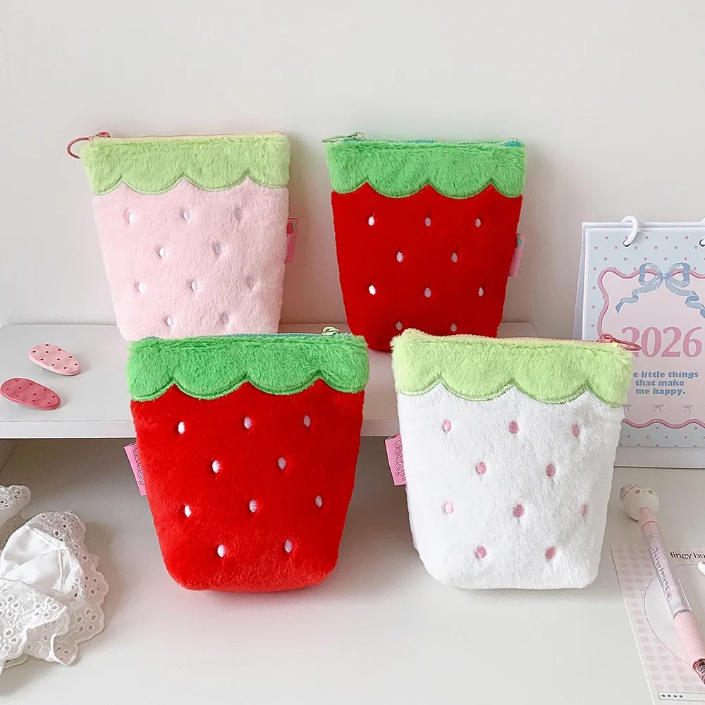 trousse de maquillage en peluche fraise mignonne avec fermeture éclair, sac de voyage portable grande capacité pour filles, trousse à rouge à lèvres, trousse à crayons pour étudiants