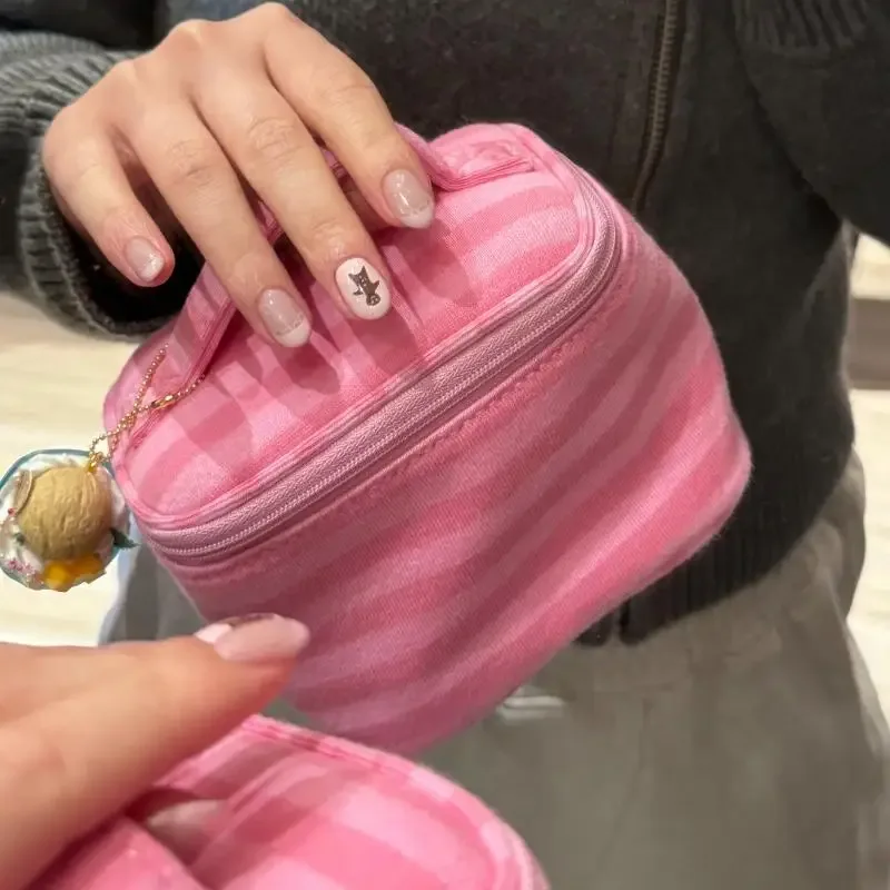 trousse de maquillage rose rayée avec miroir et fermeture éclair, sac de voyage portable pour femmes, organisateur cosmétique mignon et adorable, pochette de toilette