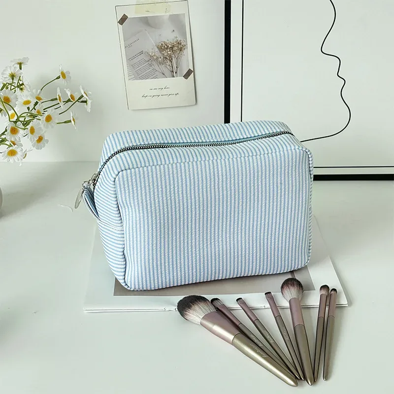 pochette cosmétique rayée personnalisée avec broderie de texte sur mesure, sac de voyage portable pour le rangement de maquillage et de soins de la peau diy
