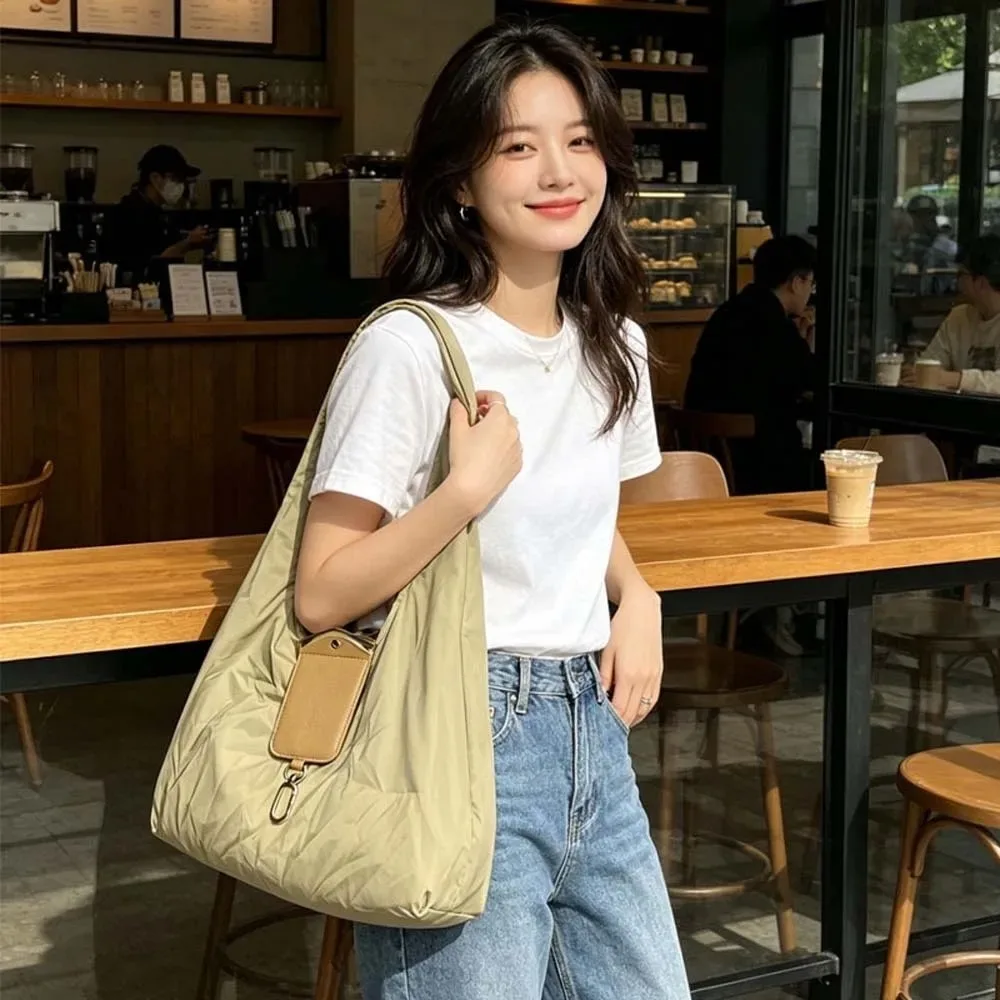 sac fourre-tout porte-clés couleur unie, mini sac de shopping pliable résistant aux déchirures, ultra-léger et peu encombrant, pochette 2-en-1 avec breloque.