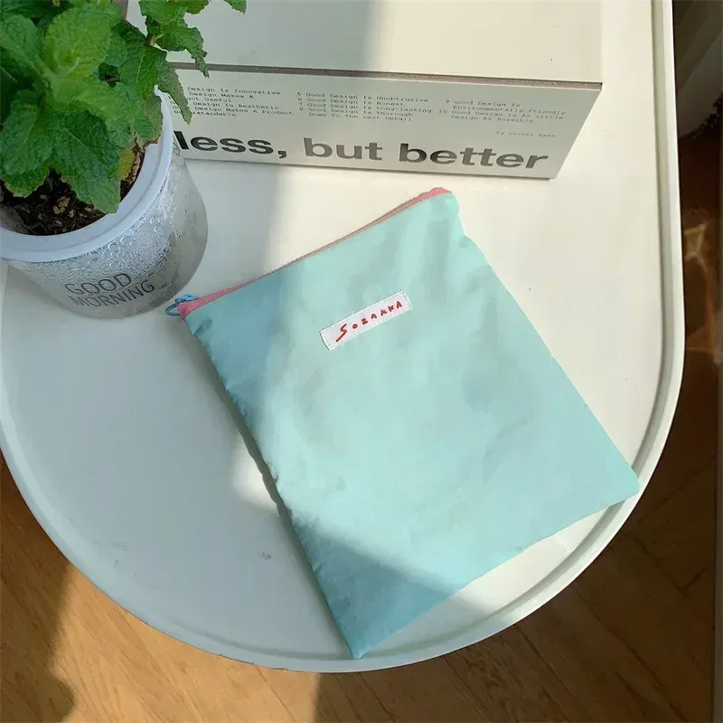 sacs de maquillage monochromes, rouge à lèvres cosmétique simple coréen, sac de rangement pour serviettes hygiéniques, étui à crayons pour étudiants, sacs d'évaluation poudres