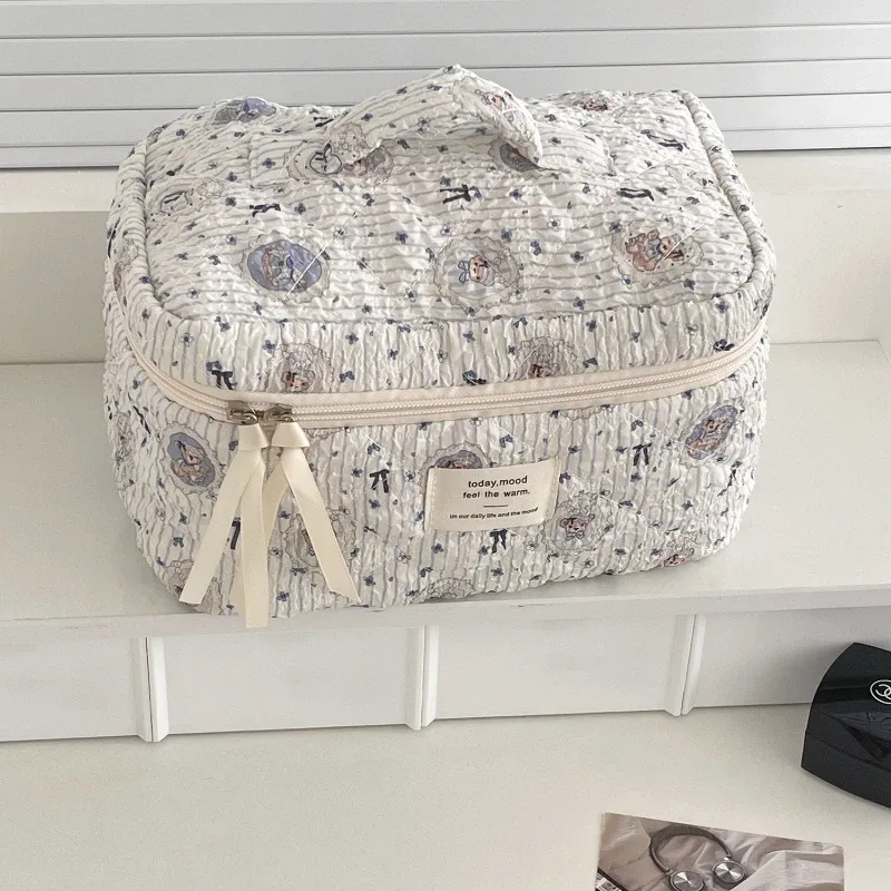sacs à cosmétiques de voyage portables pour femmes, trousse de maquillage, sac à main d'embrayage, sac de rangement de toilette matelassé, grande capacité, ours de dessin animé