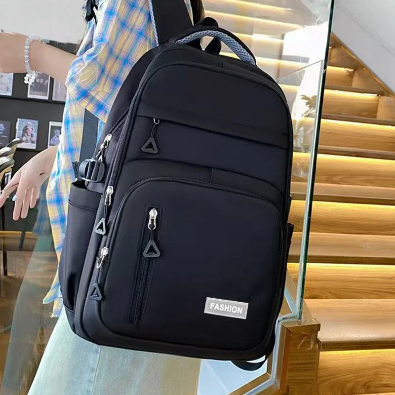 Sac à dos de couleur neutre pour hommes et femmes, couleur pure, adapté aux voyages et sorties étudiants. Conception de fermeture éclair multicouche.