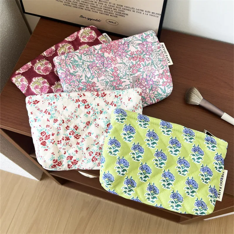 sac de rangement à fleurs rétro pour femmes, pochette légère et portable pour dames, sacs à cosmétiques, trousse de maquillage de voyage en coton matelassé