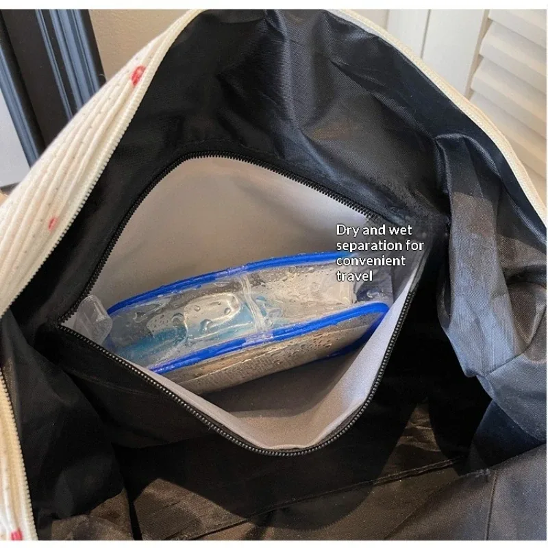 sac fourre-tout de voyage en velours côtelé grande capacité, sac à main de voyage motif fraise avec compartiment à chaussures, sac de sport et de fitness pour femme, livraison directe