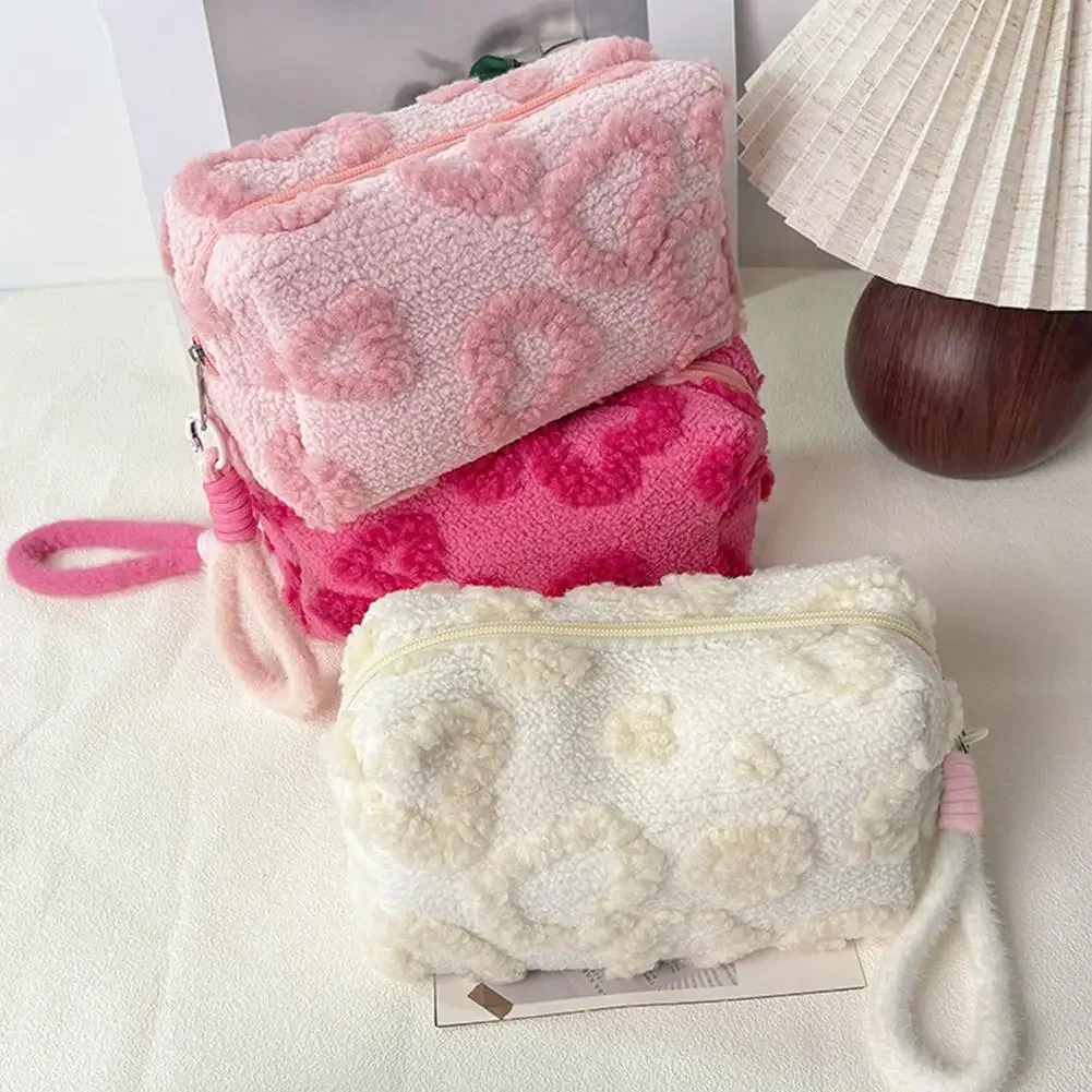 pochette de maquillage kawaii moelleuse avec dragonne, motif cœur, trousse de toilette de voyage, sac de rangement pour cosmétiques et beauté