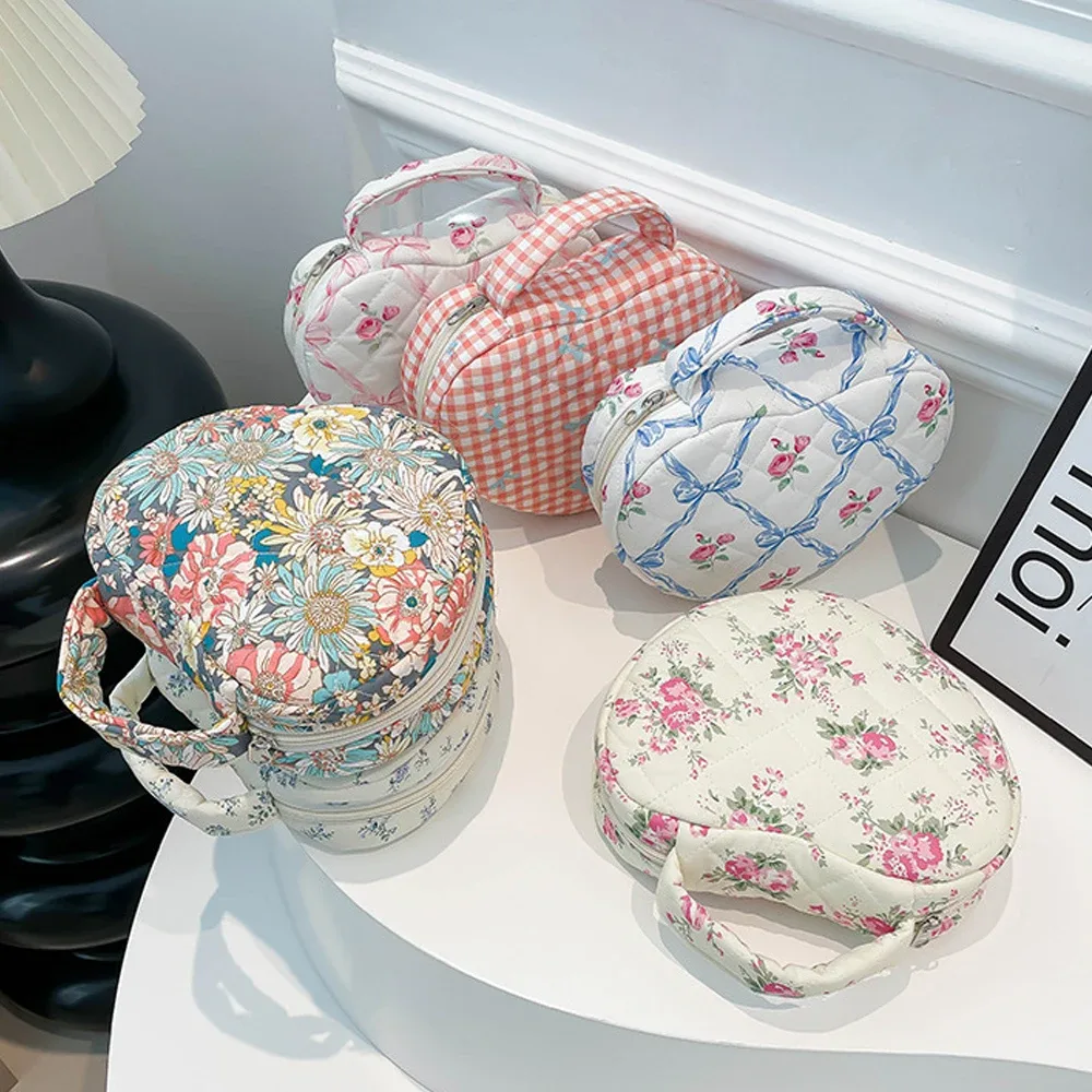 nouveau sac à cosmétiques matelassé en forme de cœur, grand sac de rangement de toilette de voyage portable, cadeau de saint-valentin, sac de maquillage en coton floral avec nœud mignon