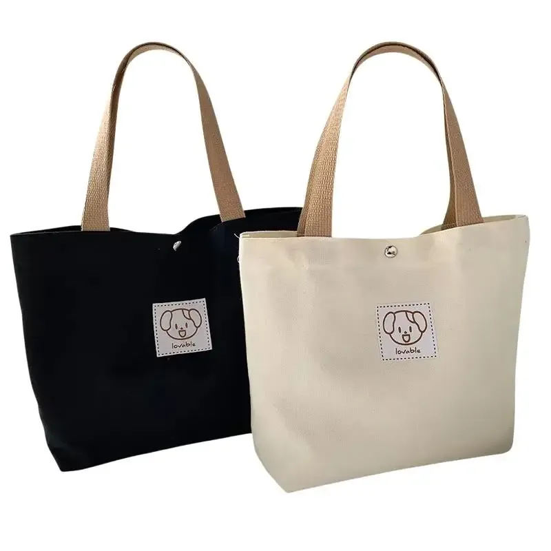 les sacs fourre-tout en toile et les sacs bandoulière en toile sont parfaits pour transporter des fournitures scolaires ou pour les voyages.
