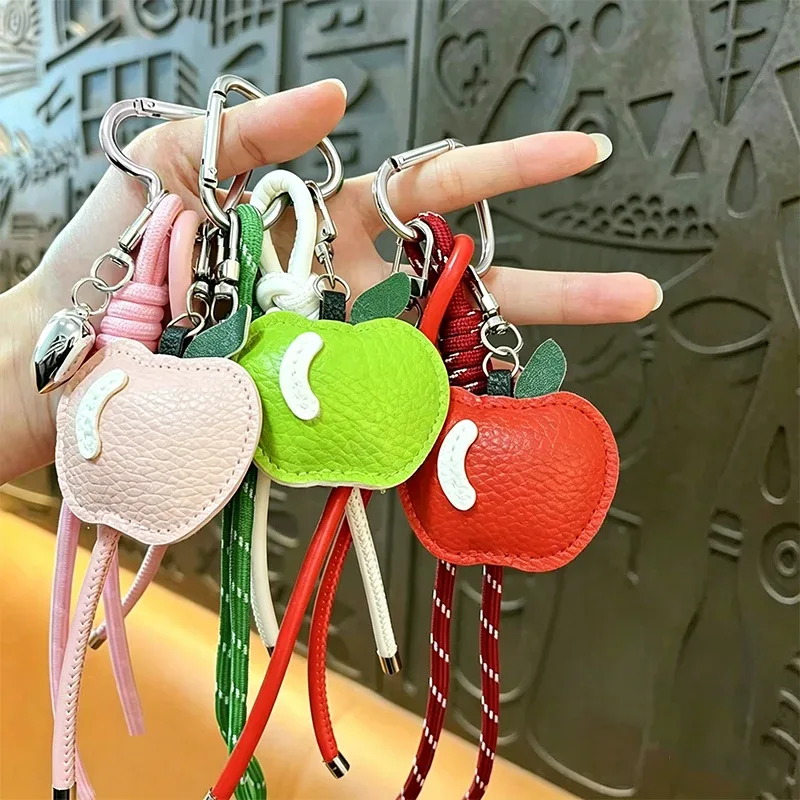 Porte-clés pomme en cuir PU, pendentif pour sac à dos, accessoires de mode pour la décoration de sacs