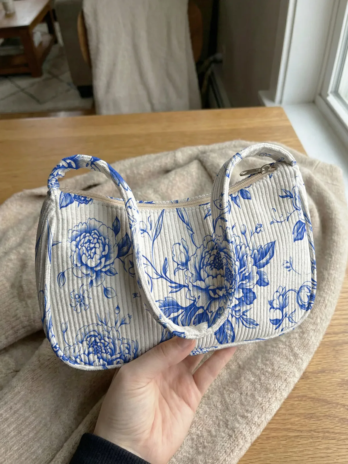 Sac à bandoulière tendance à imprimé floral bleu, sac sous le bras en velours côtelé blanc pour un usage quotidien décontracté