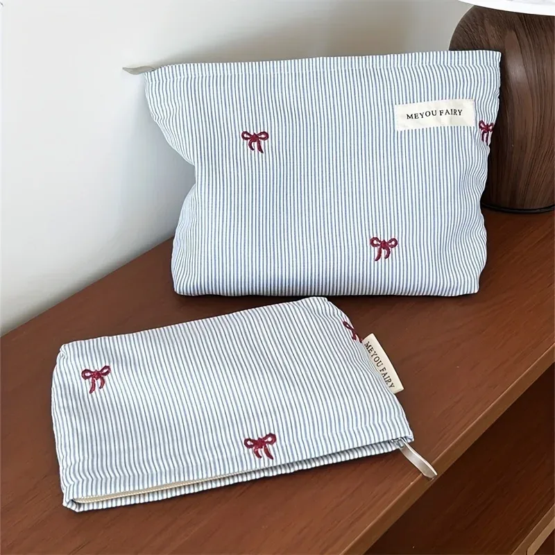 trousse à cosmétiques à nœud rayé bleu clair, organisateur de maquillage de voyage pour femmes avec fermeture éclair, pochette de toilette multi-usage