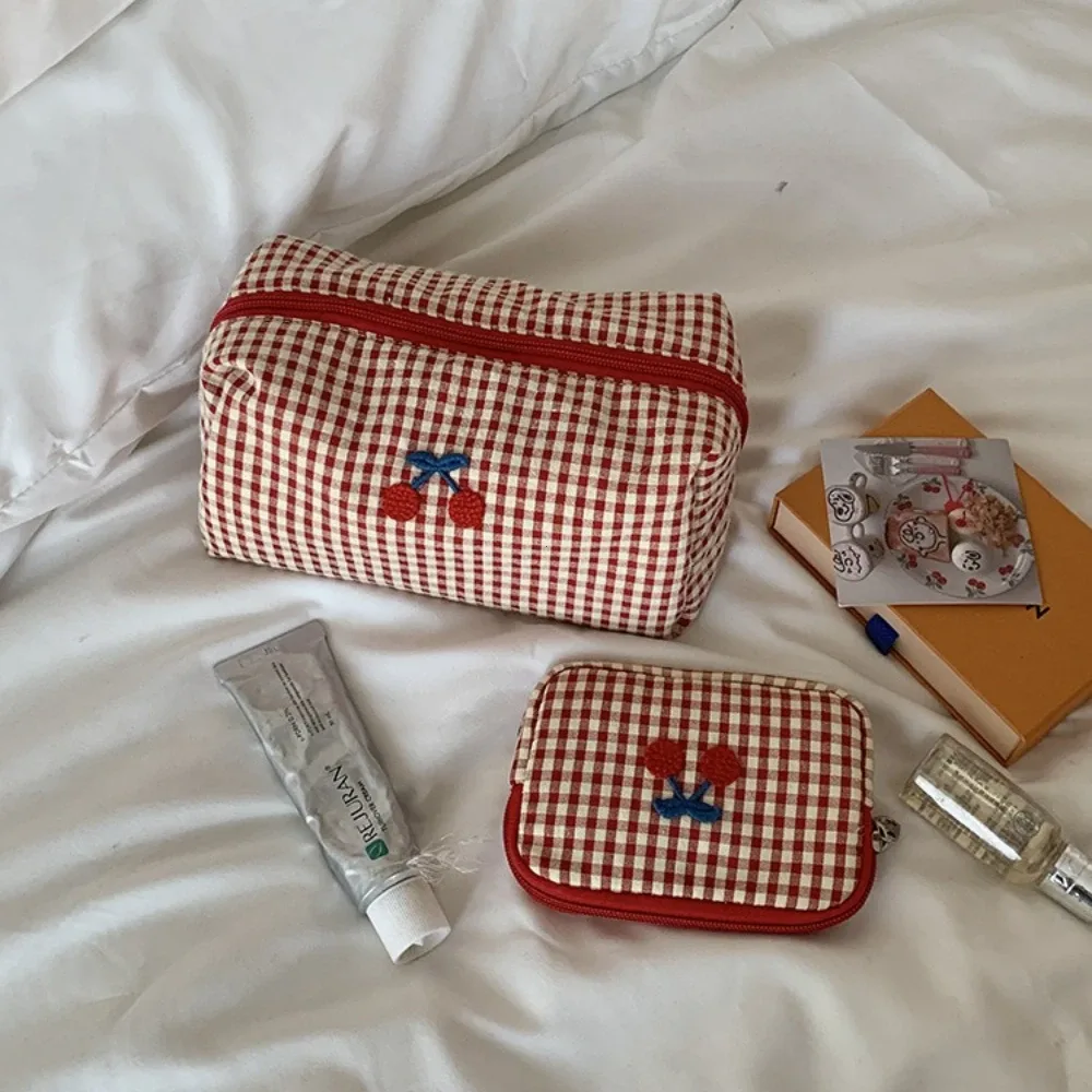 pochette de maquillage simple en coton à carreaux, sac de rangement multifonctionnel en tissu pour articles de toilette, porte-cartes, grande capacité, pochette cosmétique cerise unisexe