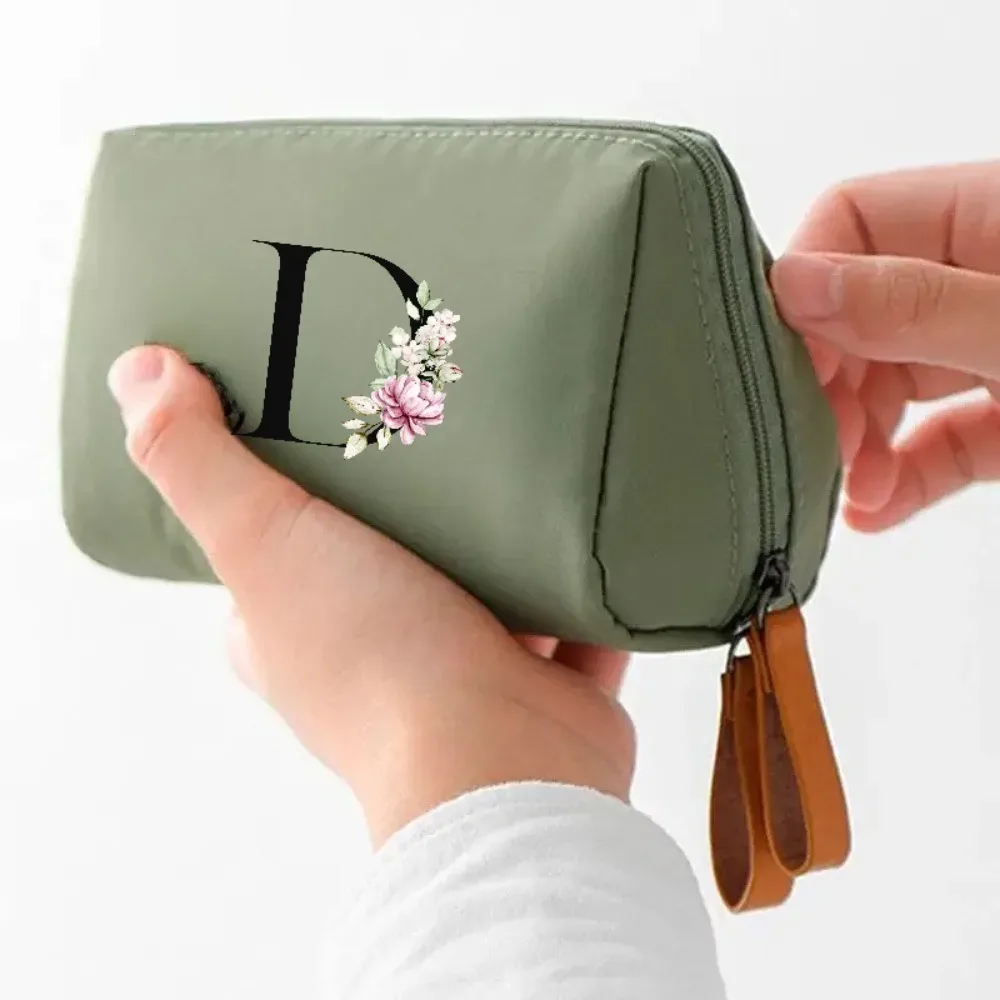 trousse de maquillage multifonctionnelle adaptée pour ranger des cosmétiques, des serviettes hygiéniques, des câbles de charge, des clés et plus encore.