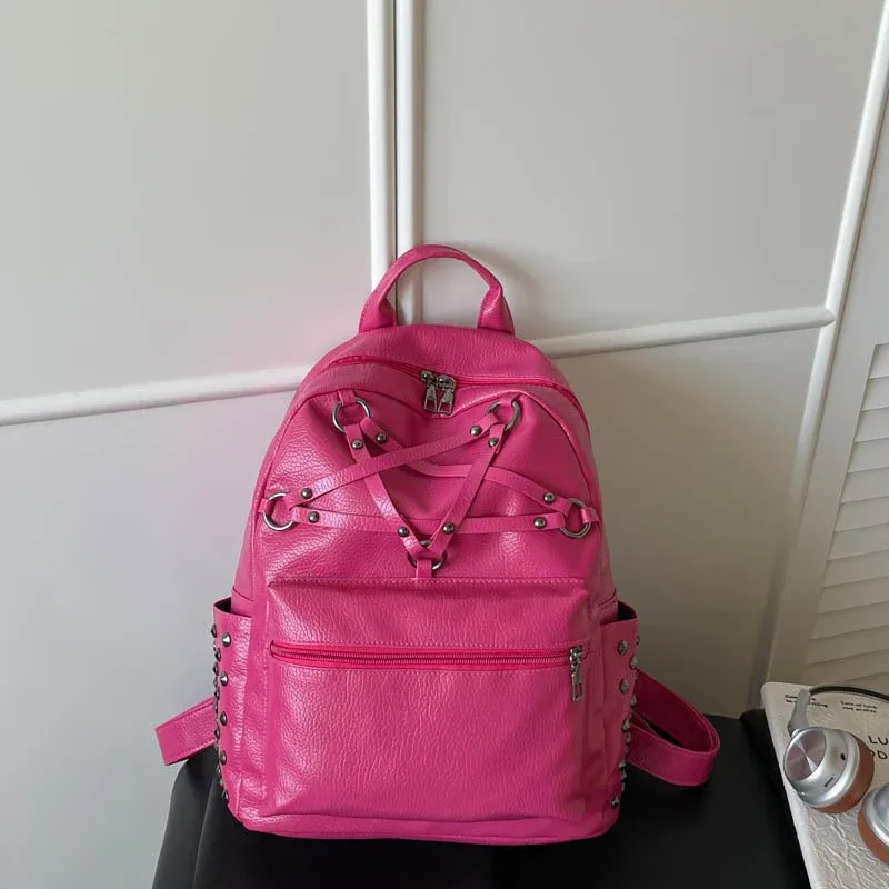 Sac à dos de voyage unisexe à grande capacité avec rivets décoratifs, fermeture éclair et plusieurs poches, idéal pour les étudiants, les écoliers et les ordinateurs portables.