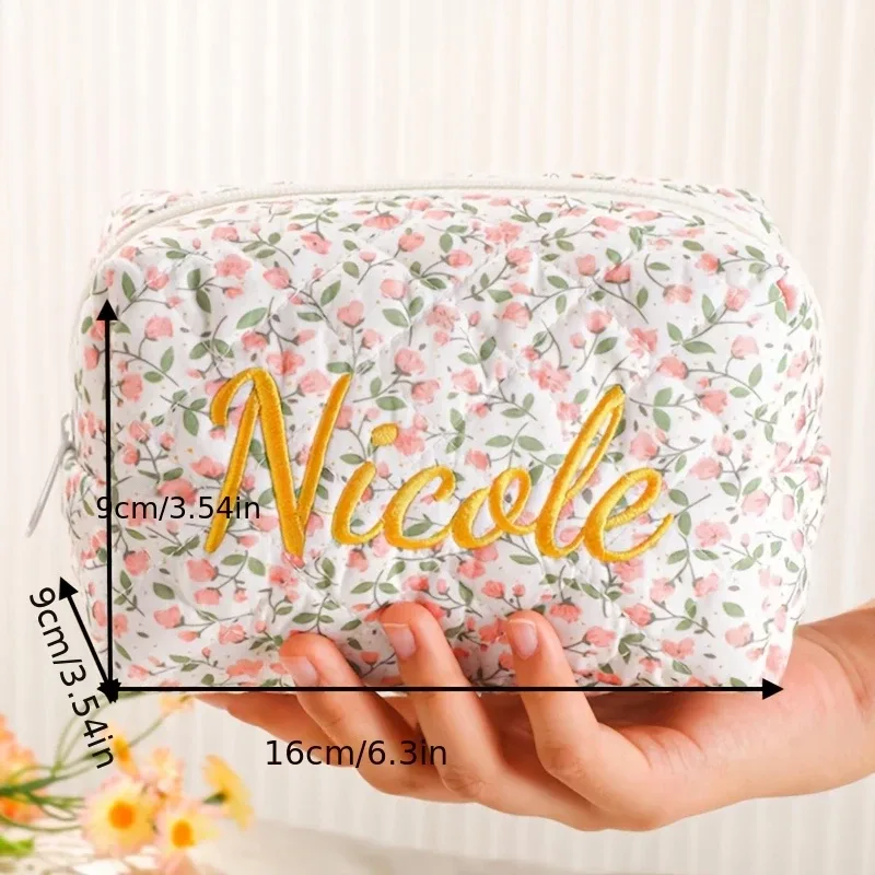 pochette de maquillage matelassée personnalisée avec nom brodé, motif floral, pochette cosmétique portable, sac de rangement de voyage, cadeau pour demoiselle d'honneur, femme