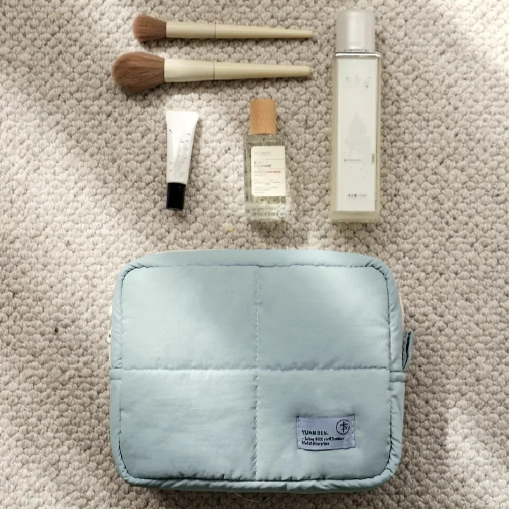 trousse de maquillage matelassée carrée type puffer, pochette cosmétique souple couleur unie, sac de rangement pour soins de la peau, voyage