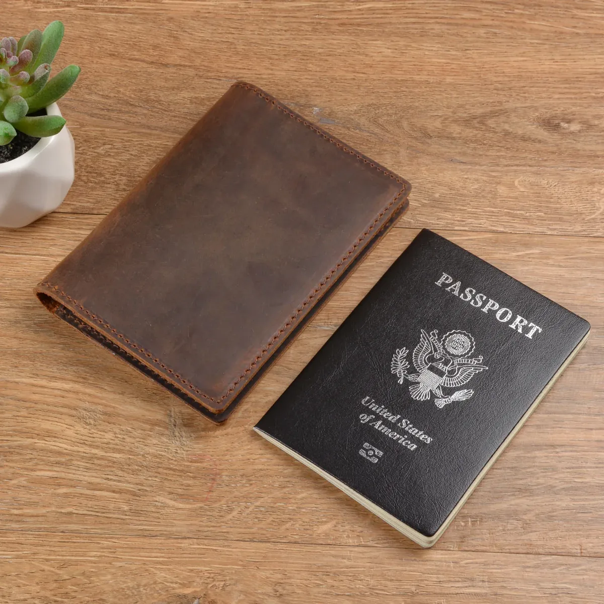 porte-passeport fait à la main en cuir de qualité supérieure original de taureau patriotique, organisateur de documents et de cartes d'embarquement avec prot en cuir véritable