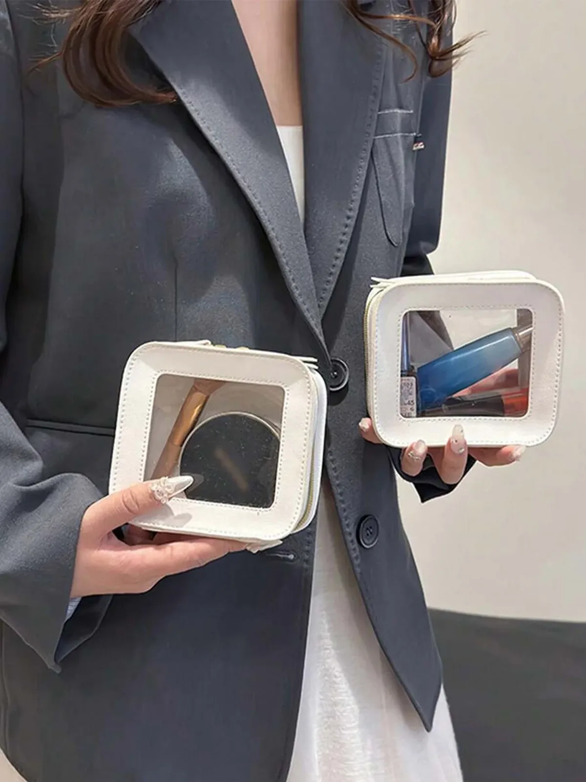 mini trousse de maquillage transparente en similicuir vegan saffiano avec fenêtre visible, petite et mignonne, pour ranger rouges à lèvres et cosmétiques, idéale pour sac à main ou pochette.