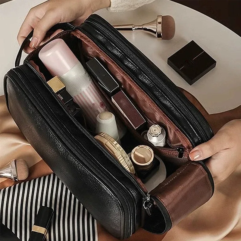 sac de maquillage multifonctionnel pour femmes, grande capacité, portable, haut de gamme pour les voyages, sac de rangement pour pinceaux de maquillage et articles de toilette.