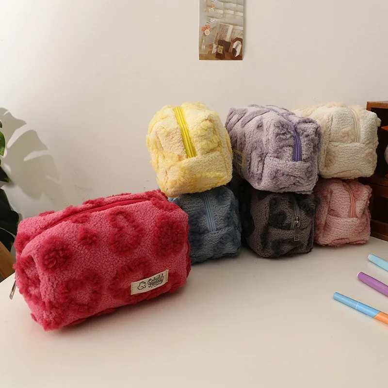 trousse de maquillage en peluche en forme de cœur, sac de rangement de voyage doux et portable, trousse à crayons pour étudiants