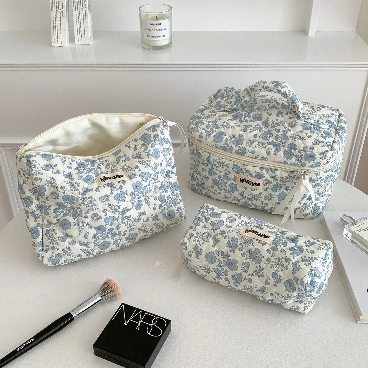 Sac de rangement cosmétique de grande capacité, organiseur de toilette portable, sac à maquillage simple de style ins pour femmes, petit sac à main à fleurs