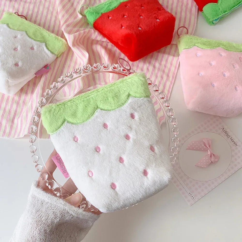 trousse de maquillage en peluche fraise mignonne avec fermeture éclair, sac de voyage portable grande capacité pour filles, trousse à rouge à lèvres, trousse à crayons pour étudiants