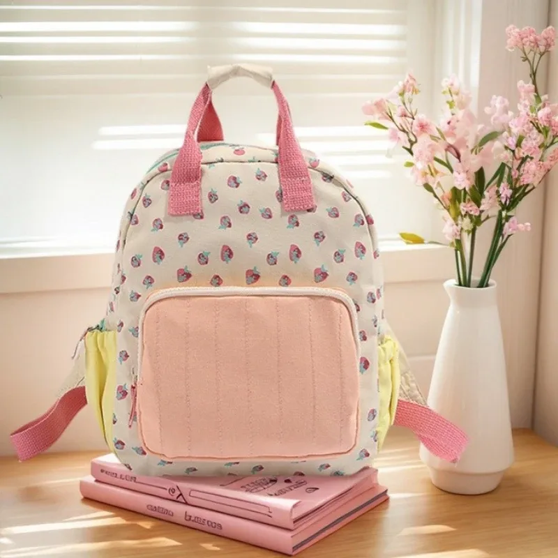 sac à dos imprimé fraise avec nom brodé, joli sac en toile contrastée dopamine, léger, idéal pour un usage quotidien, voyage pour les enfants