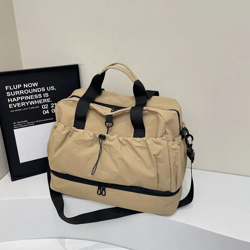 grand sac de voyage - spacieux, léger et durable. avec sangle réglable et poches. parfaite pour les voyages et les trajets quotidiens sac à main pour femme