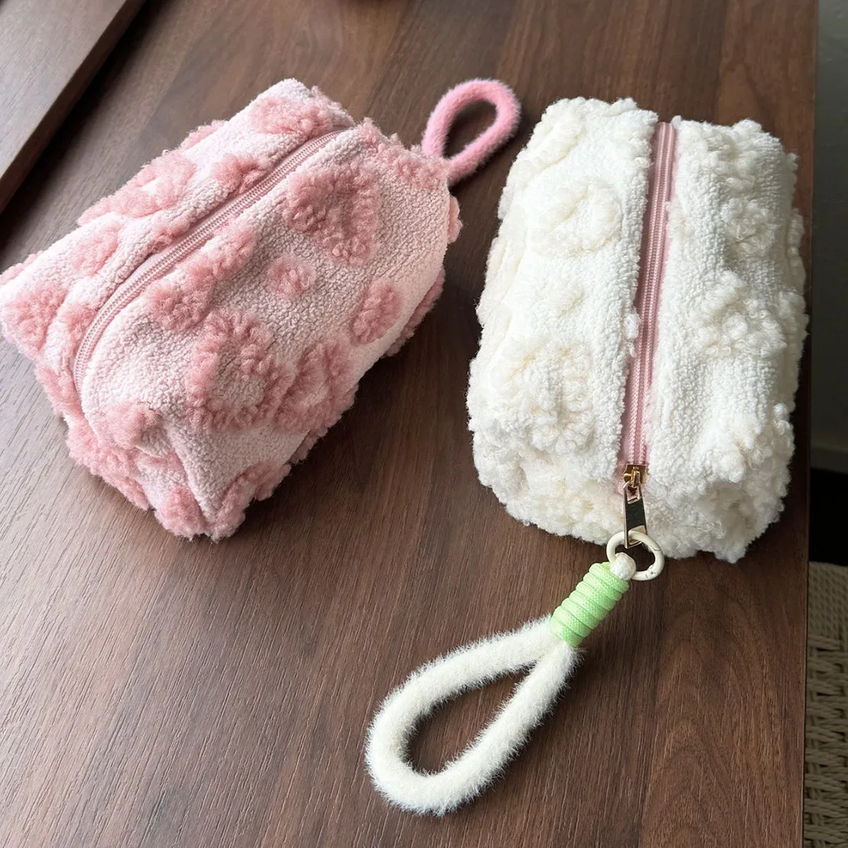 sacs à maquillage en peluche ins avec poignée, sac de rangement cosmétique de voyage doux, organiseur portable imprimé cœur, trousse à crayons, pochette de soirée