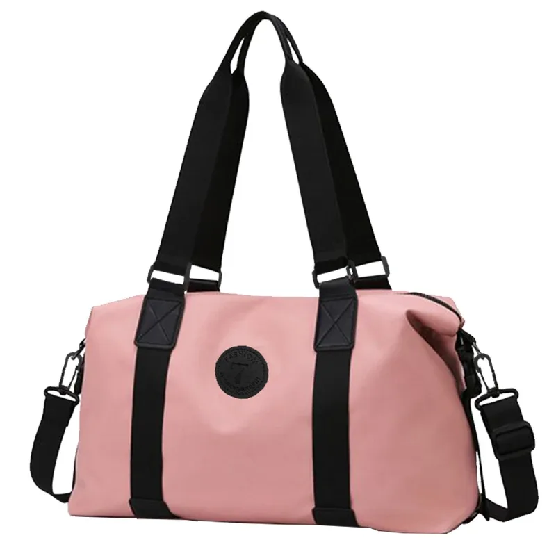 sac de sport chic avec emblème et détails pour les voyages quotidiens, élégant, multicolore, léger, polyvalent, décontracté, fonctionnel, sac de transport