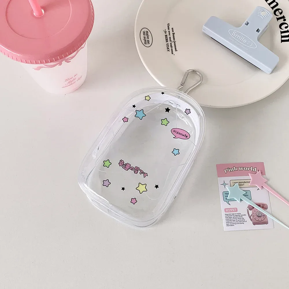 dessin animé pvc trèfle à quatre feuilles figurine poupée sac de rangement transparent mignon fille sac à dos pendentif porte-clés affichage poupée sac portefeuille