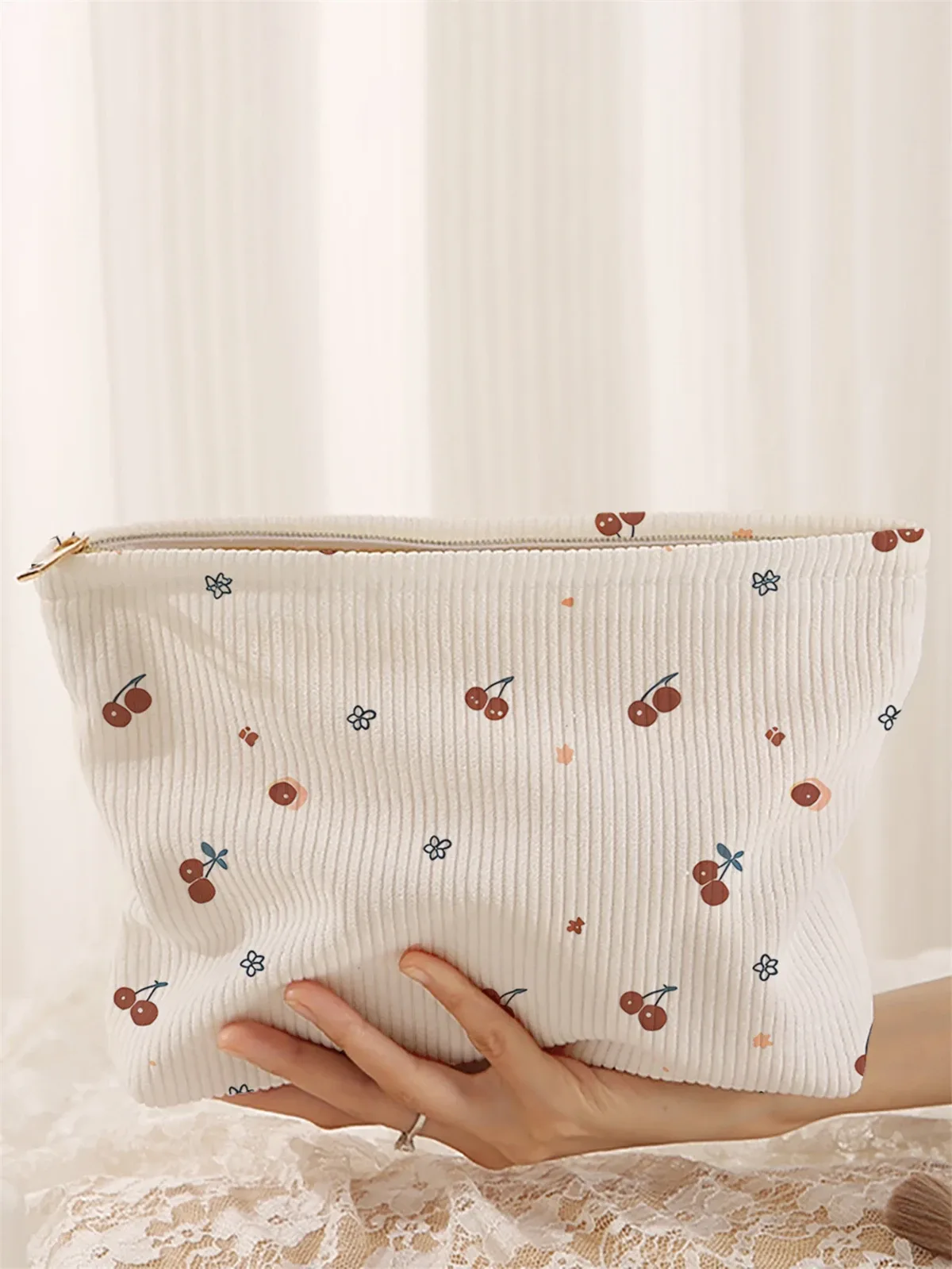 1 trousse de maquillage en velours côtelé à motifs cerises, boîte de rangement de maquillage légère à fermeture éclair, sac multifonctionnel avec doublure