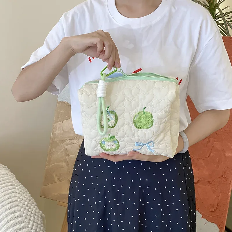 sac à cosmétiques de courtepointe simple pour femmes, broderie de dessin animé mignon, sacs de rangement de lavage de voyage pour femmes, grand étui à crayons pour étudiants mignons