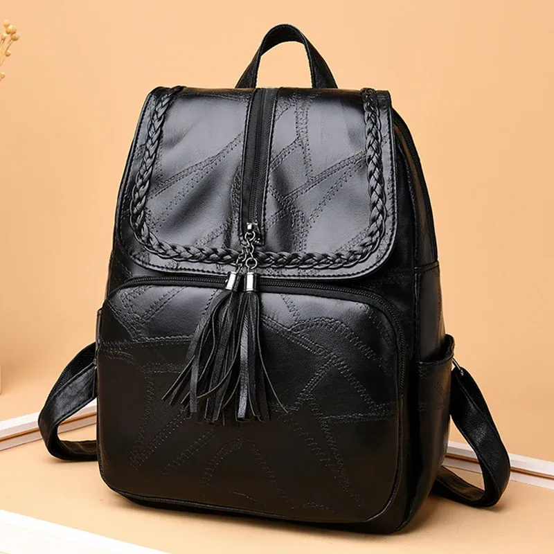 sac à dos décontracté vintage à rabat et pompon, sac à dos léger en cuir noir pour le shopping, les rendez-vous et les escapades de week-end