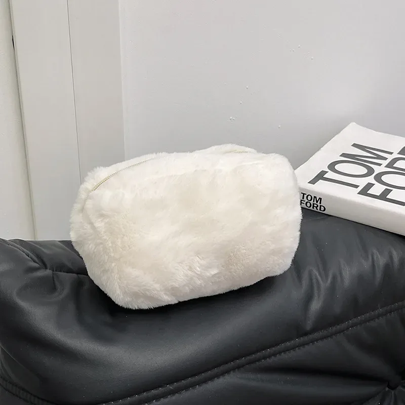 sac à maquillage en fausse fourrure moelleuse et mignonne, grande capacité, pochette cosmétique pour les voyages et l'usage quotidien