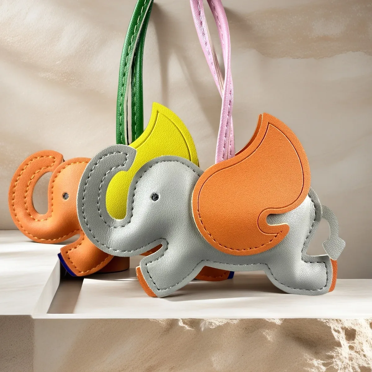 Breloque amusante en cuir PU représentant un éléphant volant Dumbo, pendentif animal pour sac à main, sac à dos, cadeau pour les amoureux des animaux, style bohème.
