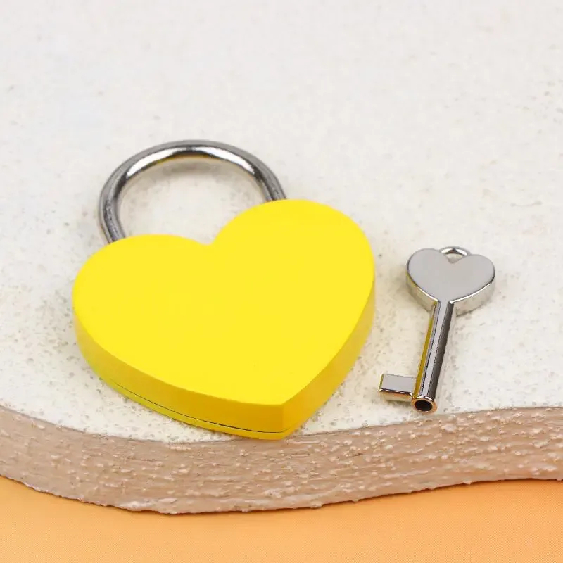 cadenas en forme de cœur 45*59*8mm avec clés assorties, cadenas romantiques en métal pour voyage, cadeau de mariage, décoration de sac, de journal intime, de bagage.