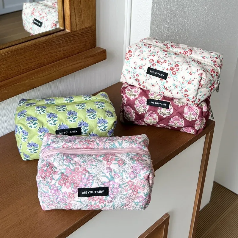 trousse de maquillage florale matelassée grande capacité, pochette de rangement de voyage, organisateur de toilette, sac à main portable, étui cosmétique doux et mignon