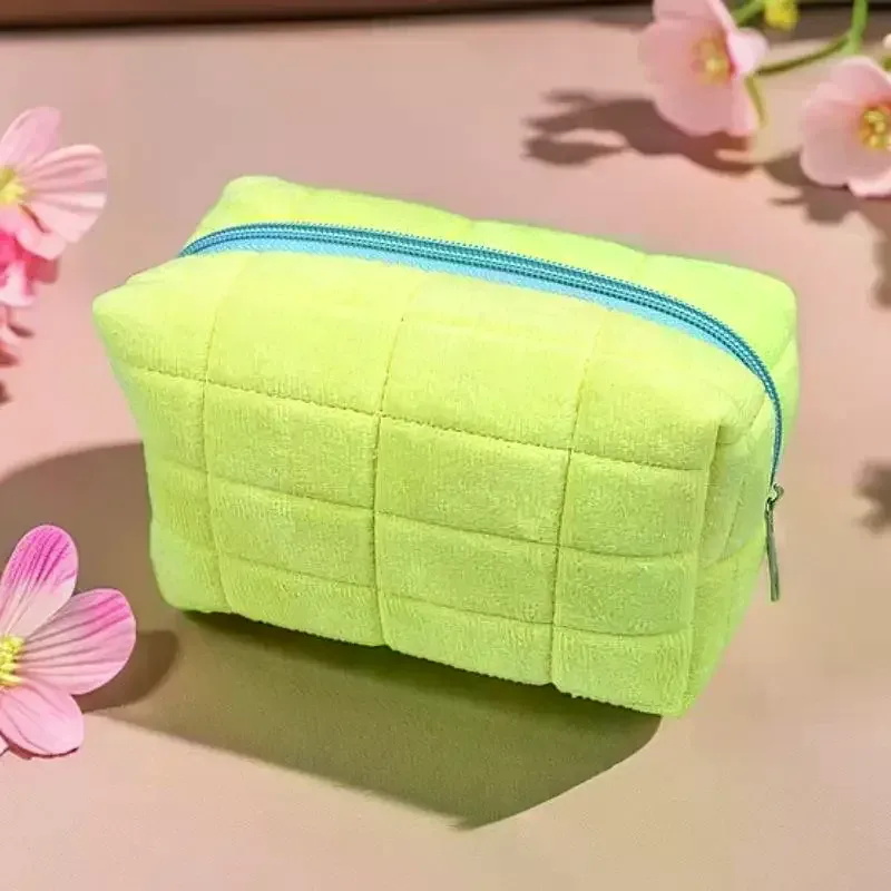Trousse de maquillage en fourrure mignonne pour femmes, grand sac à cosmétiques de couleur unie à fermeture éclair, trousse de toilette de voyage, pochette de lavage, pochette pour stylos en peluche