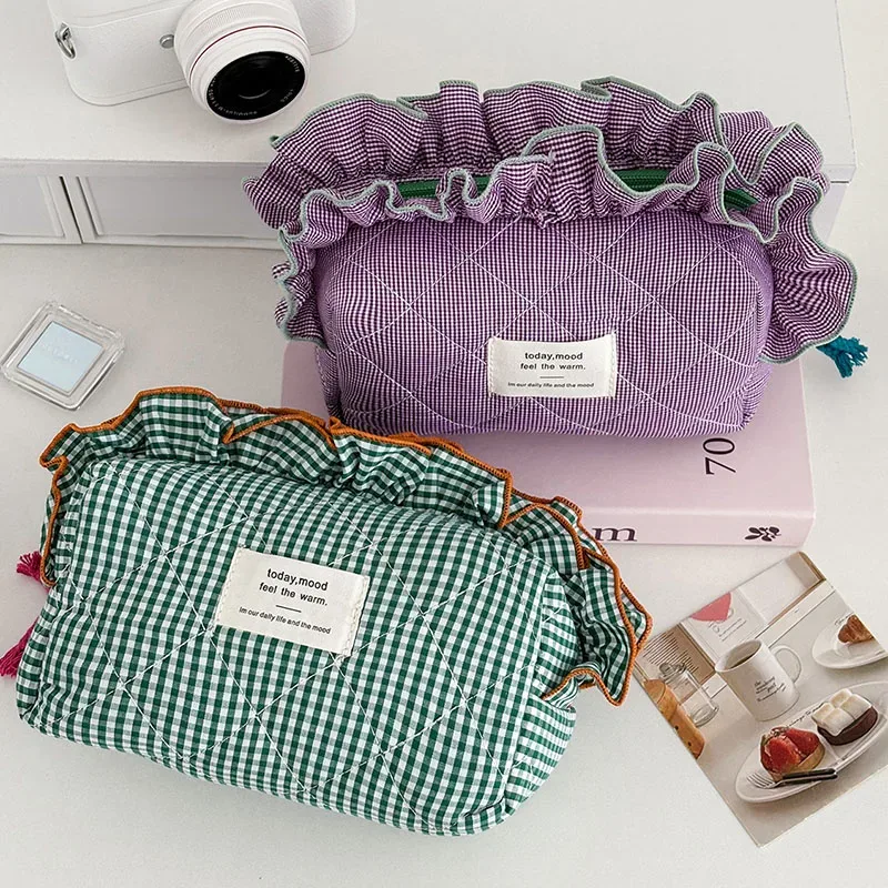 trousse de maquillage vintage à carreaux vichy pour femme avec bords volantés - grande capacité, fermeture élégante à nœud en ruban pour usage quotidien