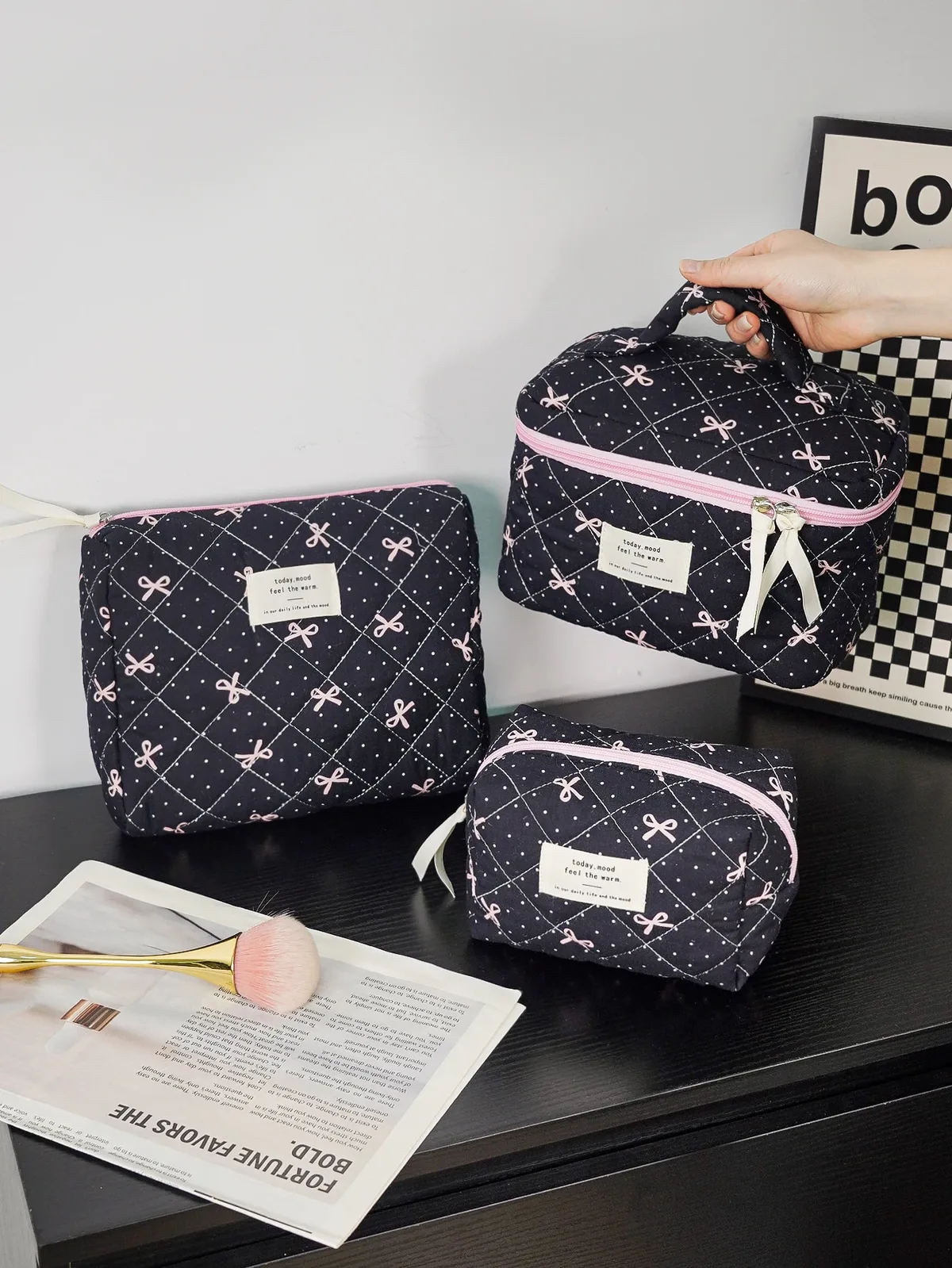 1 pièce/ensemble sac de maquillage matelassé à nœud, trousse de maquillage portable multifonctionnelle, trousse de maquillage cadeau de vacances, trousse de maquillage essentielle de voyage
