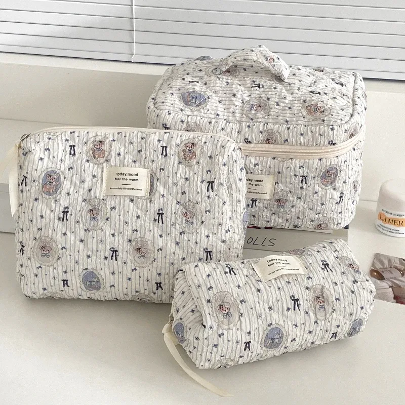 sacs à cosmétiques de voyage portables pour femmes, trousse de maquillage, sac à main d'embrayage, sac de rangement de toilette matelassé, grande capacité, ours de dessin animé