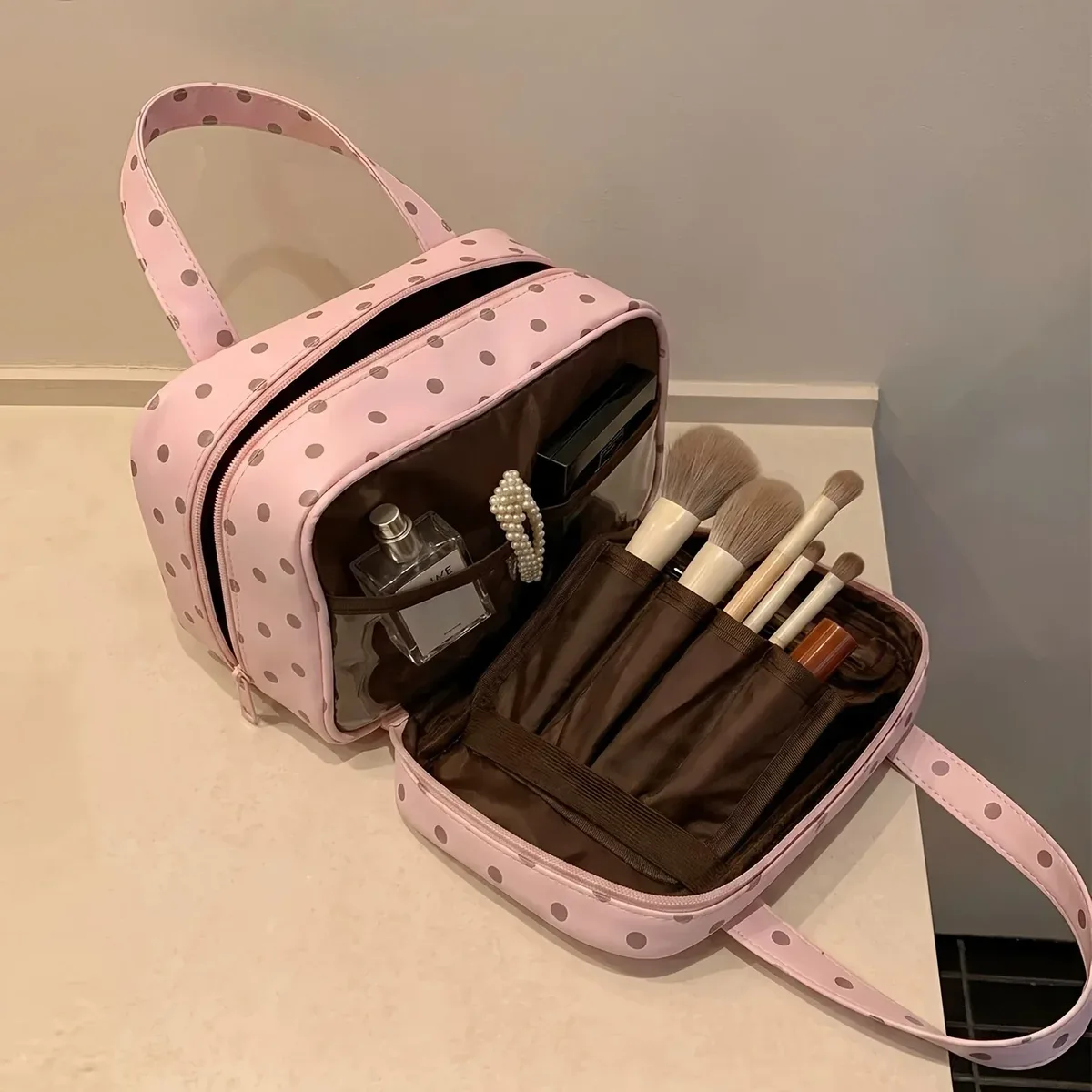 nouvelle trousse de maquillage portable pour femmes, à pois, grande capacité, 3 compartiments, organisateur de voyage pour produits de soin de la peau et cosmétiques.
